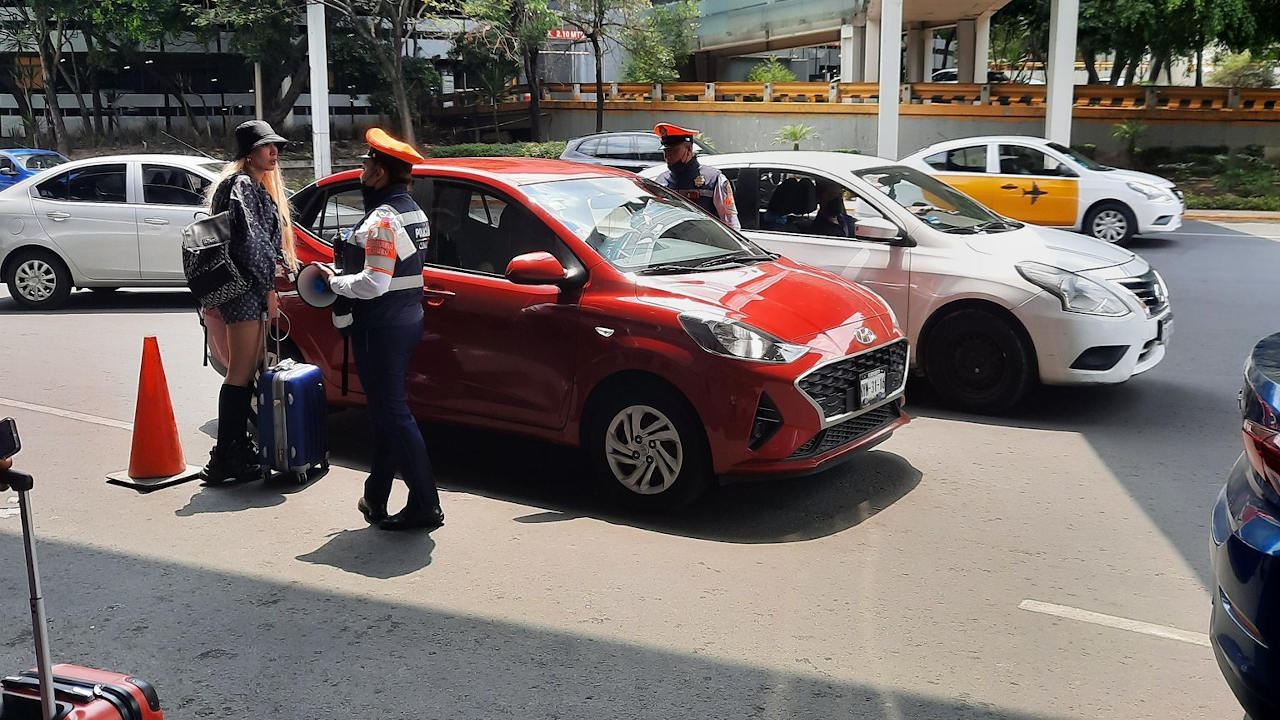 CONDUCTORES de Uber, DiDi o Cabify serán MULTADOS si operan en el AICM