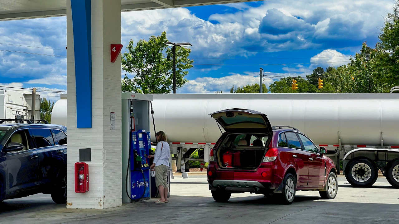 PRECIO DE GASOLINA en Estados Unidos salta a un nivel RÉCORD