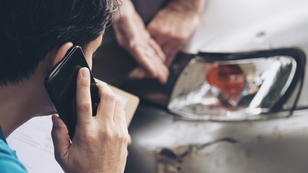 ¿Chocaste con un AUTO que no tiene SEGURO? Esto es lo que debes hacer