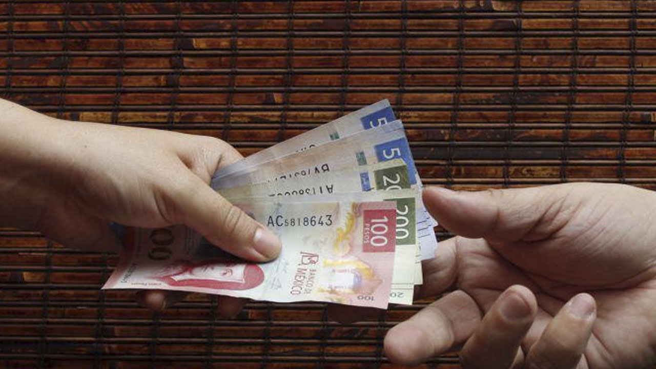 Mexicanos PAGAN $2 de cada $10 pesos de ISR por su salario: OCDE