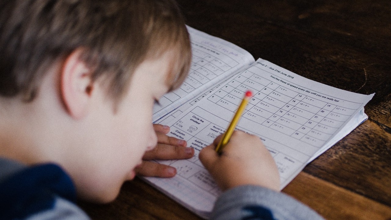 ¿La SEP dará becas, útiles y uniformes?