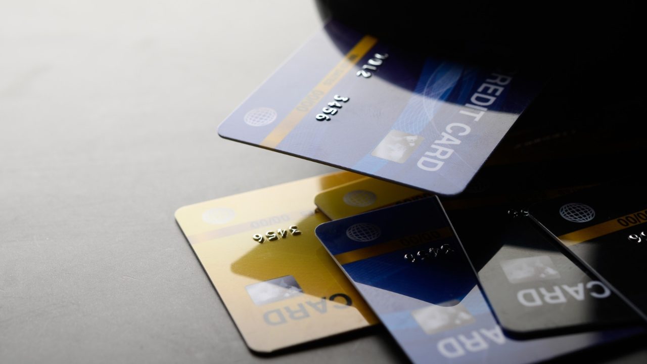 ¿Te conviene pagar el total de deuda en tu tarjeta de crédito?