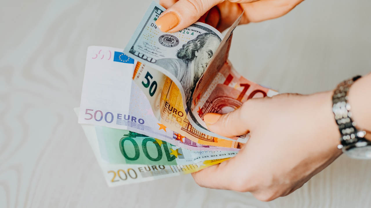 ¡Es momento de viajar! EURO CAE a niveles mínimos de 20 años