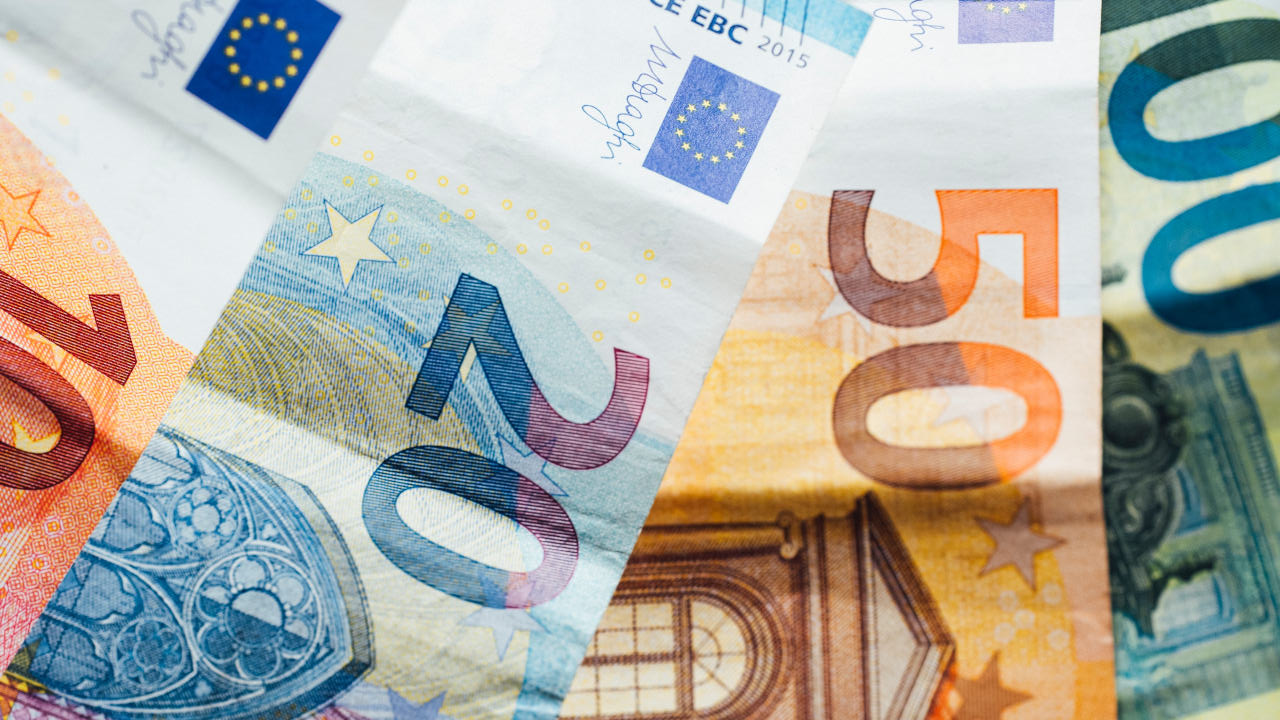 El DÓLAR supera al EURO por primera vez en 20 años