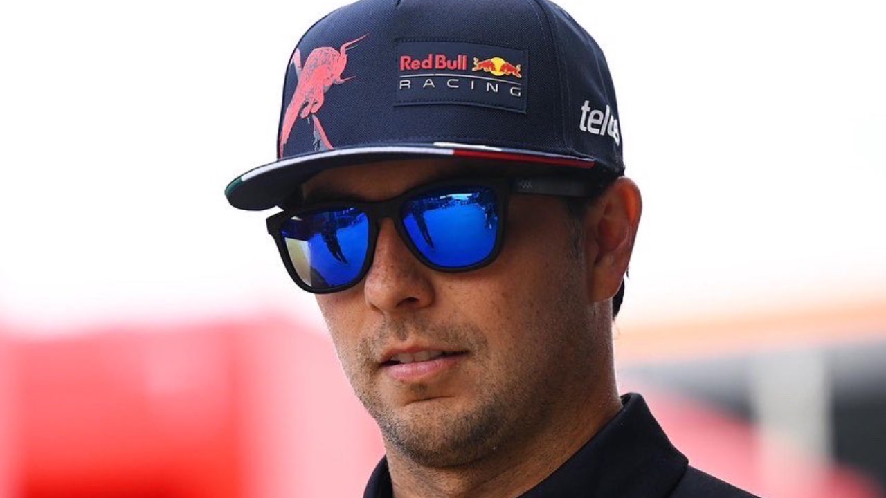 Accesorios de Checo Pérez son puestos a subasta