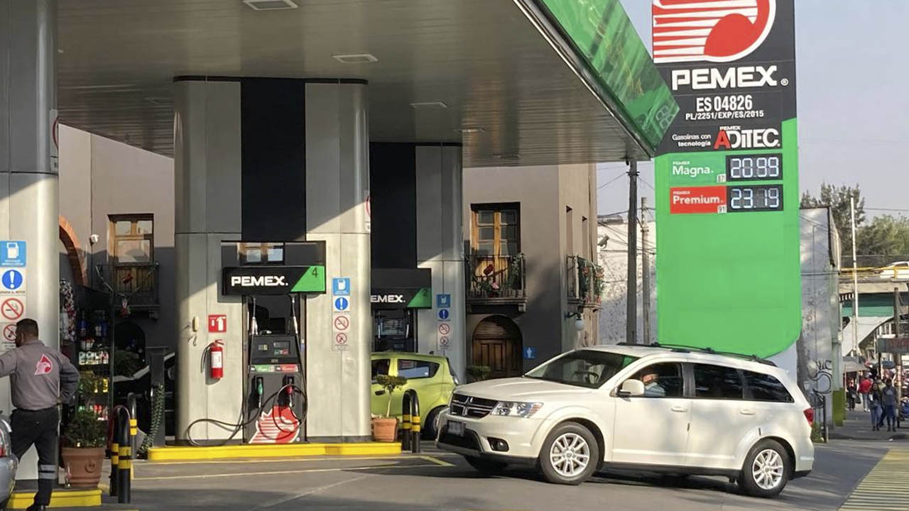 La gasolina del precio aumentó este día