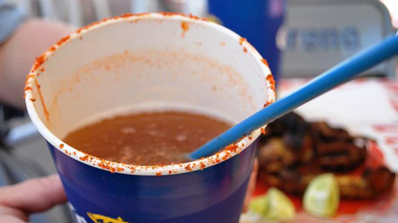 ¿Es legal poner un puesto de micheladas afuera de tu casa?