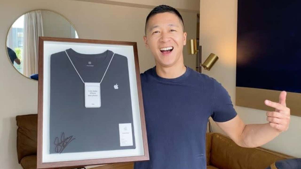 Se llama Sam Sung, pero es empleado de Apple: subastó su tarjeta de trabajador