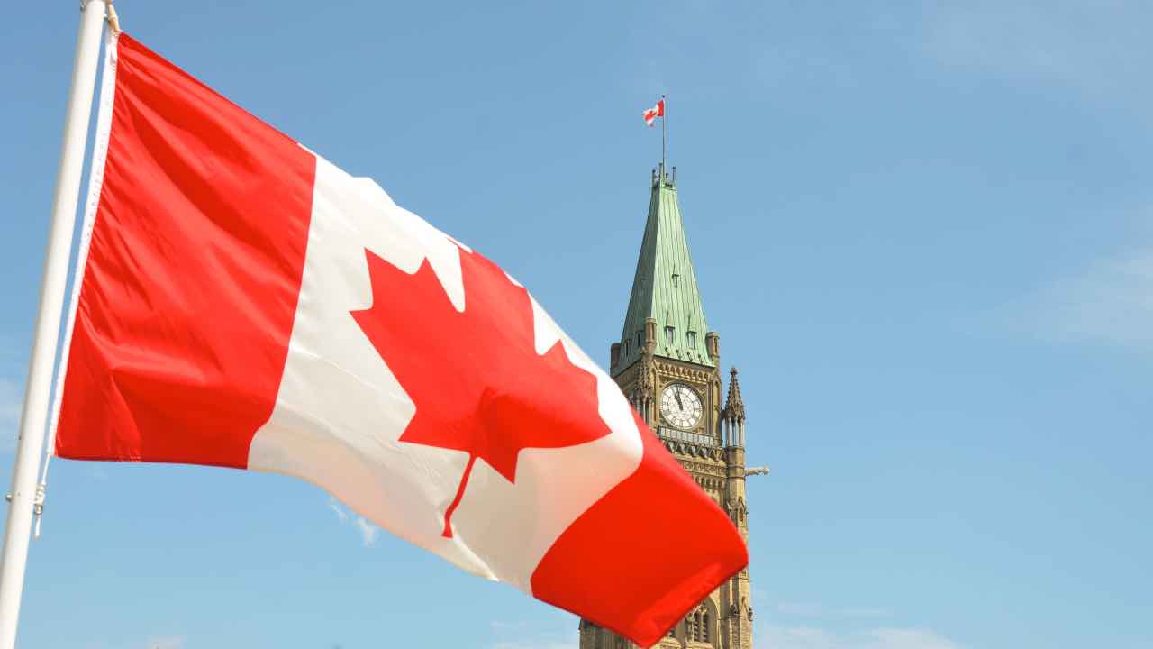 ¡Canadá busca mexicanos! Ofrece trabajo con sueldo de 60 mil pesos al mes