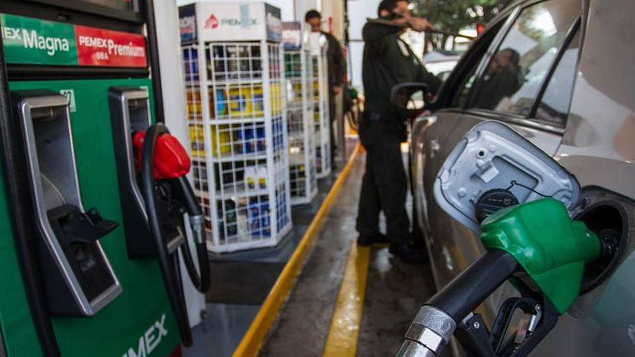 El precio de la gasolina hoy baja ligeramente