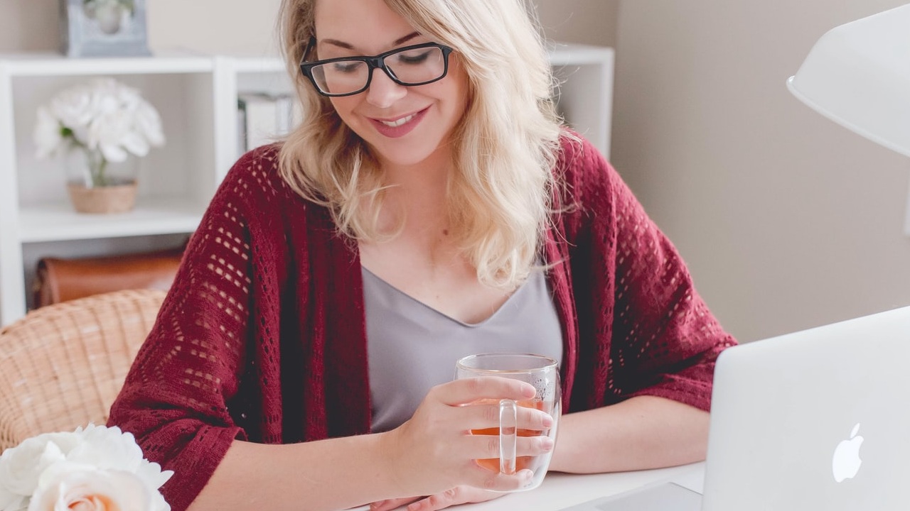 ¿Mi empresa me debe dar COMPUTADORA y silla si hago HOME OFFICE?