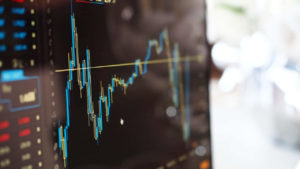 ¿Cómo invertir en bienes raíces sin tener millones en el banco?