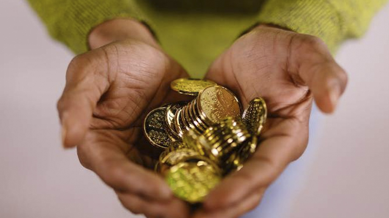 Remodelan casa y descubren MONEDAS de ORO valuadas en 290 MIL DÓLARES