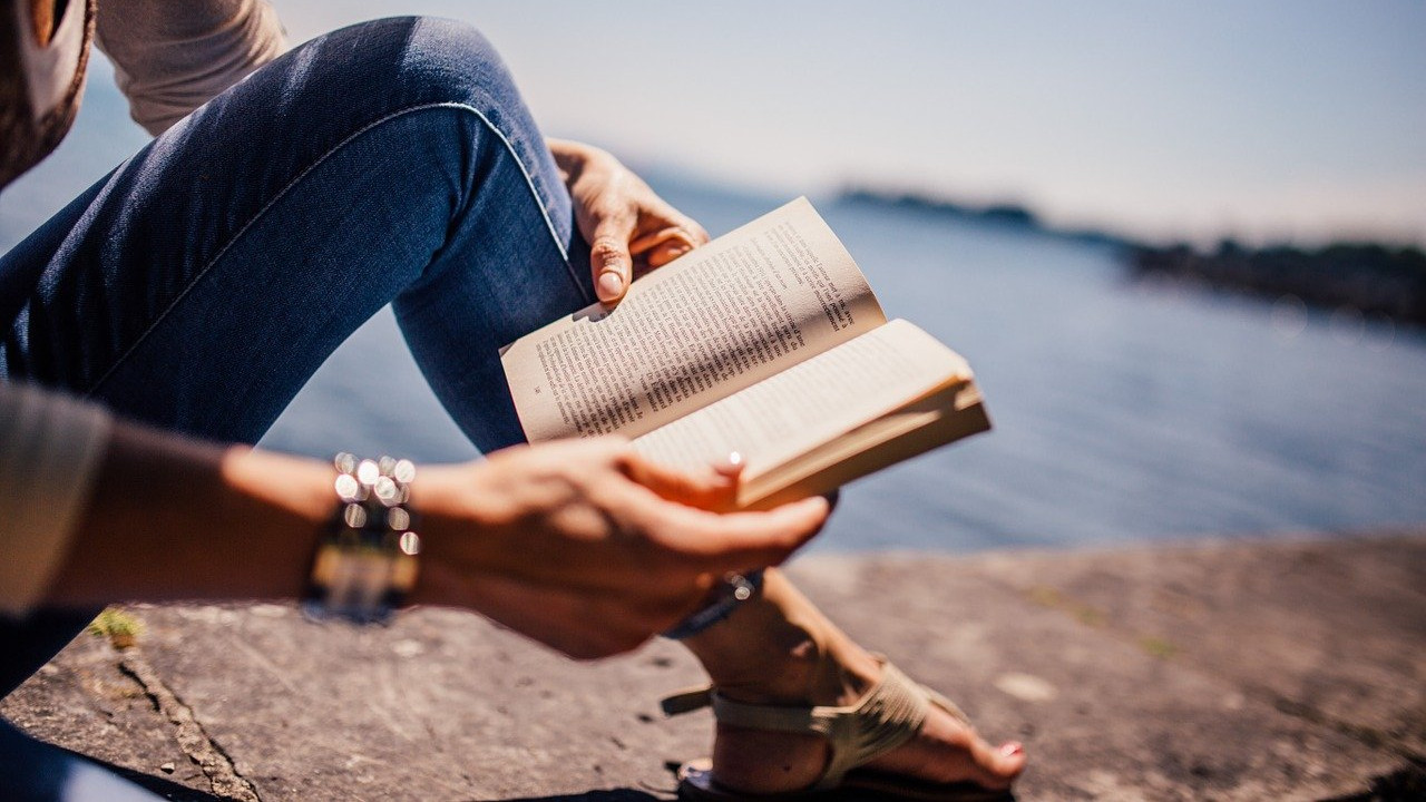 Así es como los LIBROS hicieron RICOS a Warren Buffett, Jeff Bezos y J. K. Rowling