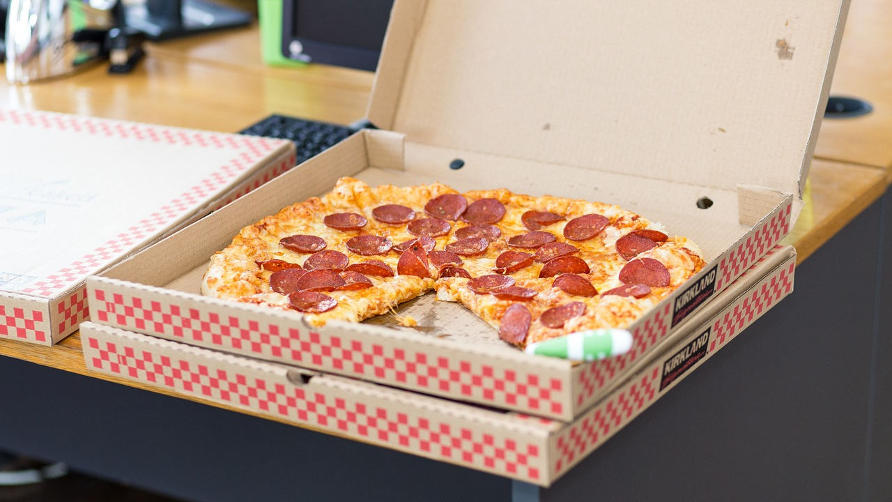 PIZZA motiva más a los TRABAJADORES que el DINERO: Estudio