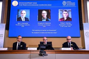 Otorgan Nobel de Economía 2022 a Bernanke, Diamond y Dybvig