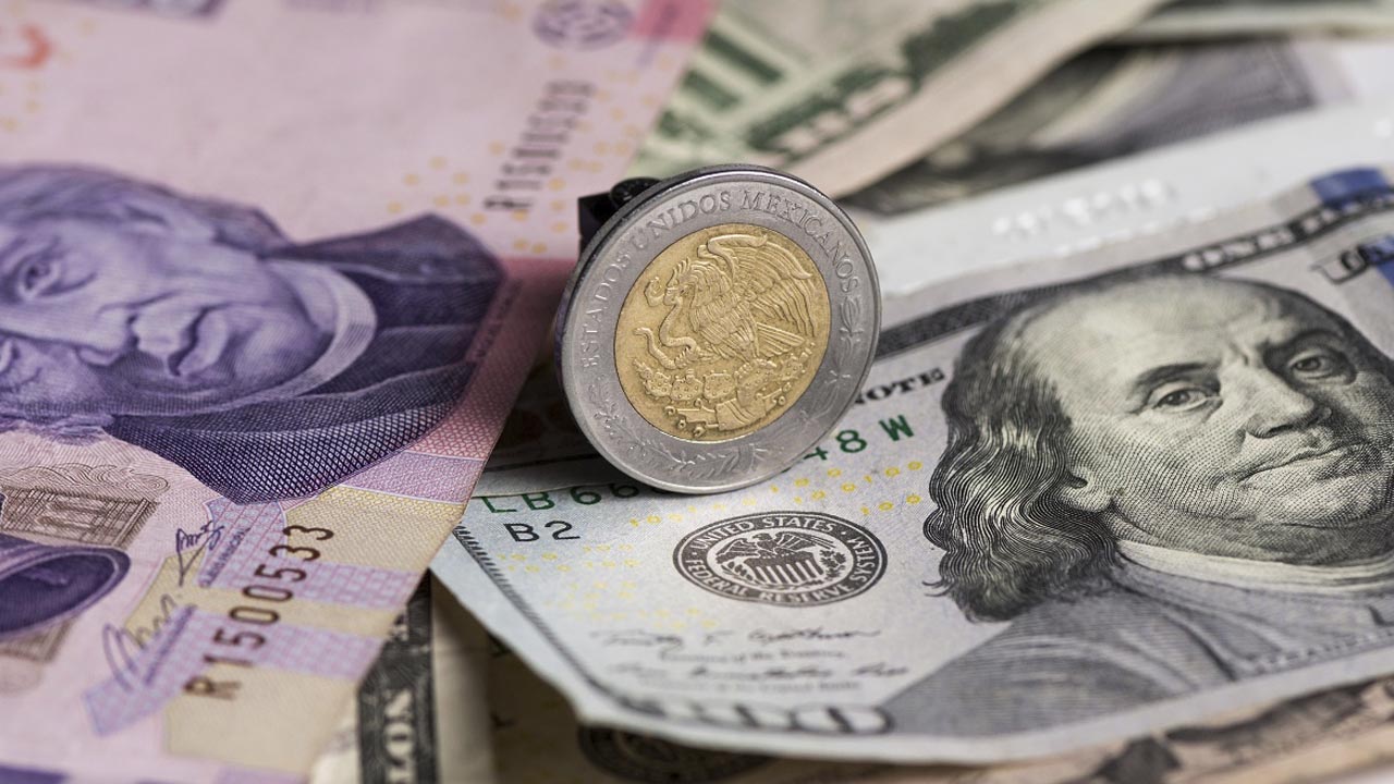 El dólar baja de precio este día