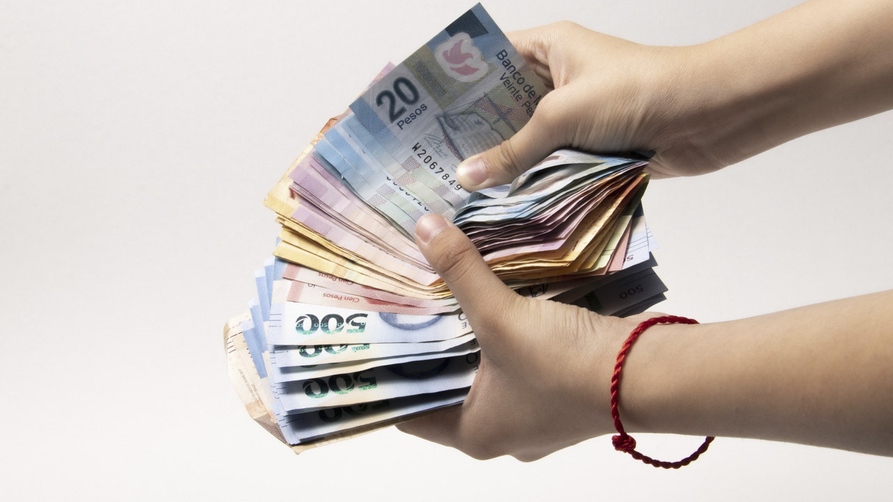 ¿Puedo tener DINERO en EFECTIVO en mi casa SIN DECLARAR al SAT?