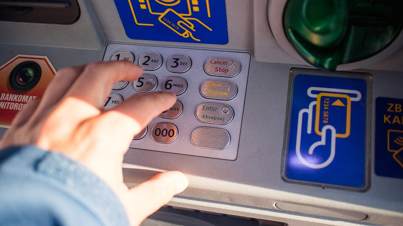 ¿En qué casos hace sentido RETIRAR DINERO de mi TARJETA DE CRÉDITO?