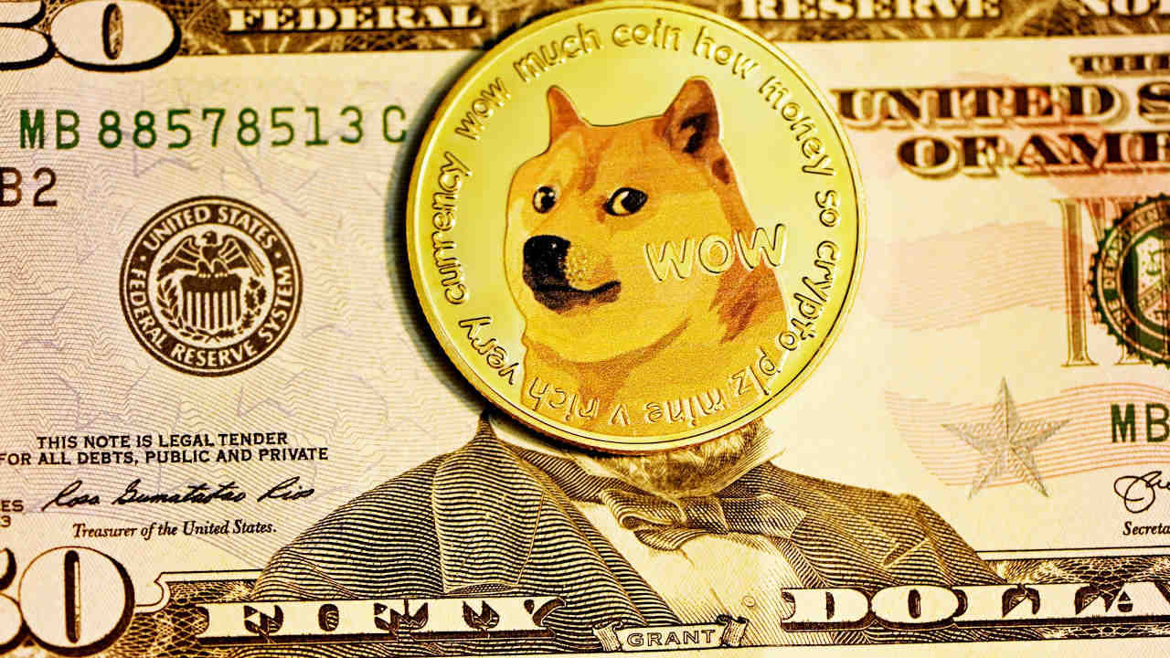 ¿Cuánto habría ganado invirtiendo 20 mil pesos en Dogecoin el 21 de octubre?