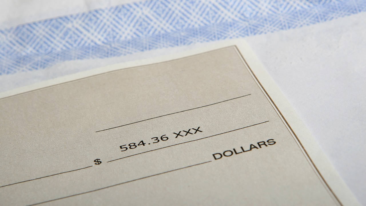 ¿Qué significa endosar un cheque y cómo hacerlo?