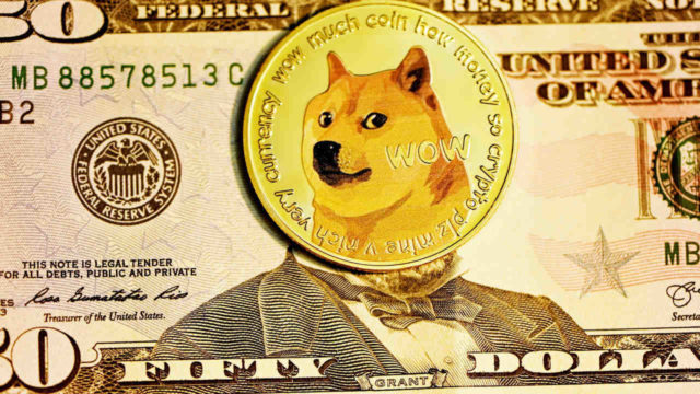 Bitcoin opera en MÍNIMO de dos años; Dogecoin sube pese a criptoinvierno