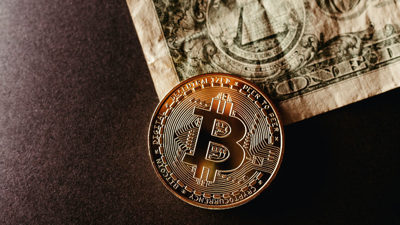 Derrumbe de FTX arrastra a Bitcoin al nivel de los 16 mil dólares