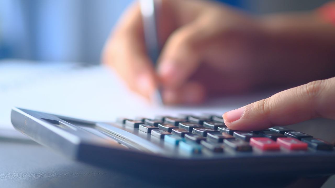 Reto de ahorro: Junta 3 mil 300 pesos para Año Nuevo con este método