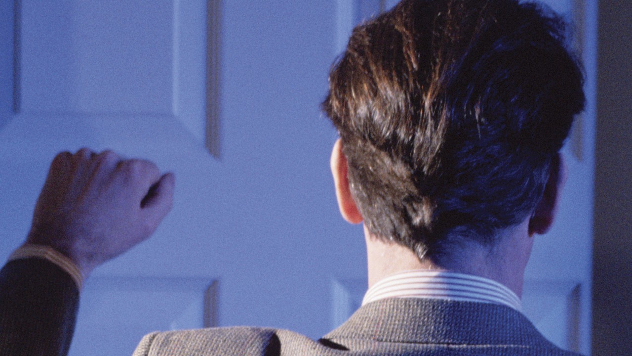 Condusef: ¿Conoces la forma de fraude que llega a la puerta de tu casa?