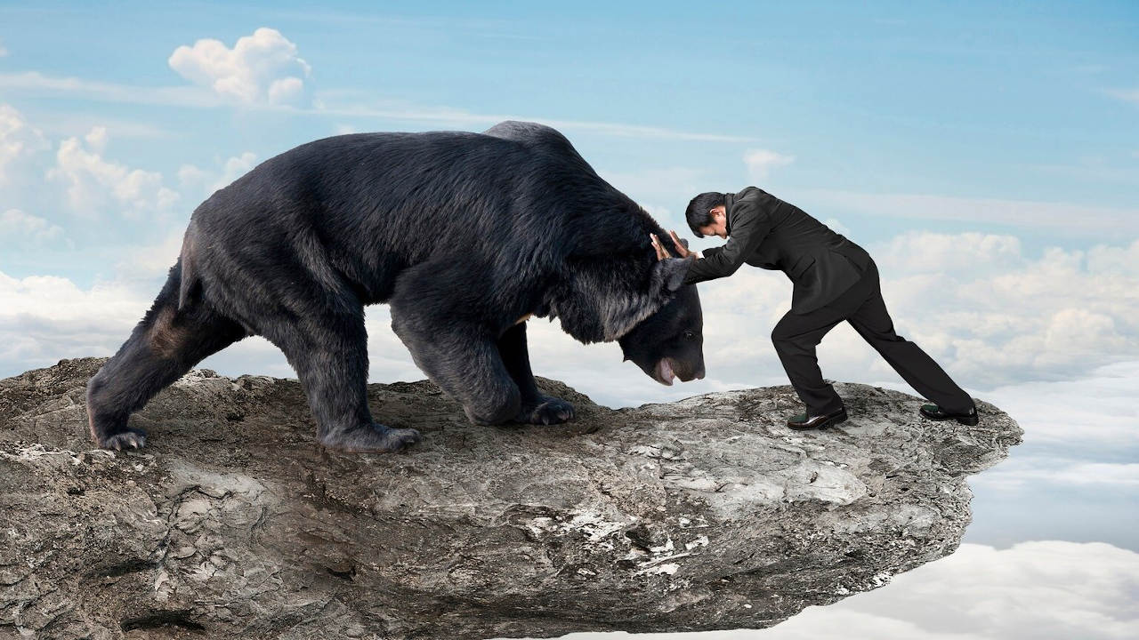 En medio de un mercado bajista, ¿Conviene ahorrar o invertir?