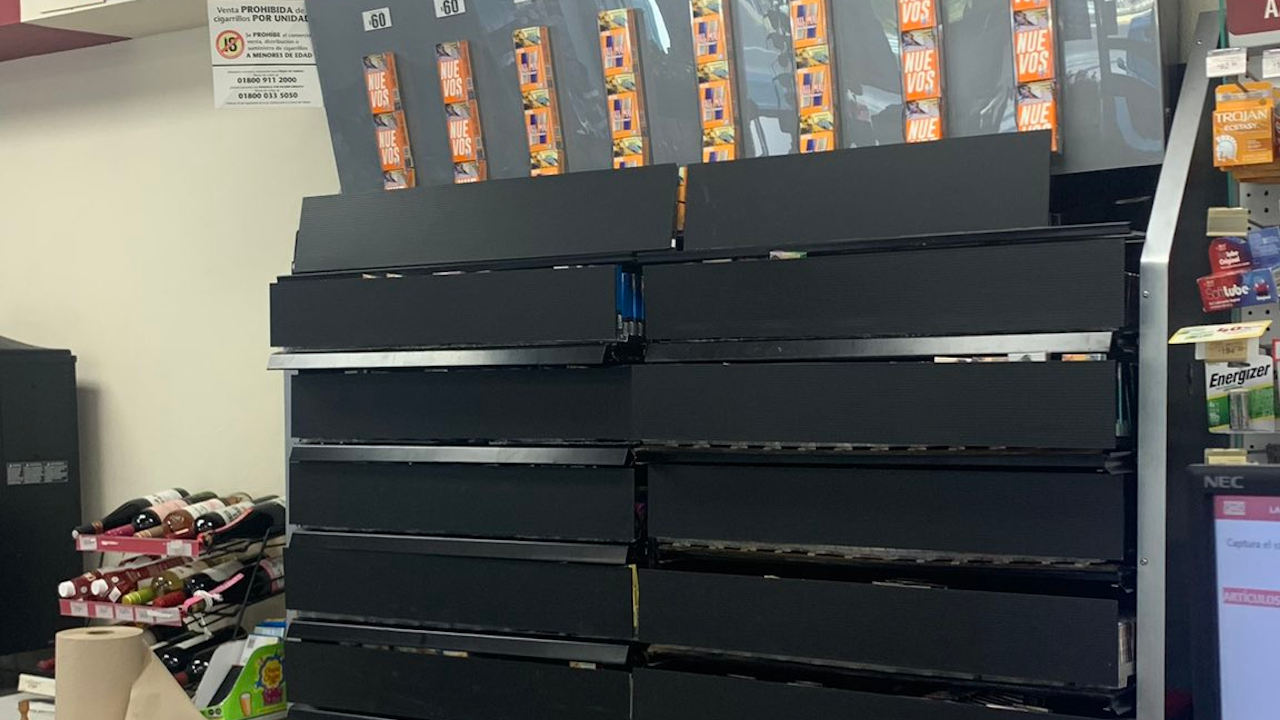 Prohíben a tiendas y comercios exhibir cigarros a la venta