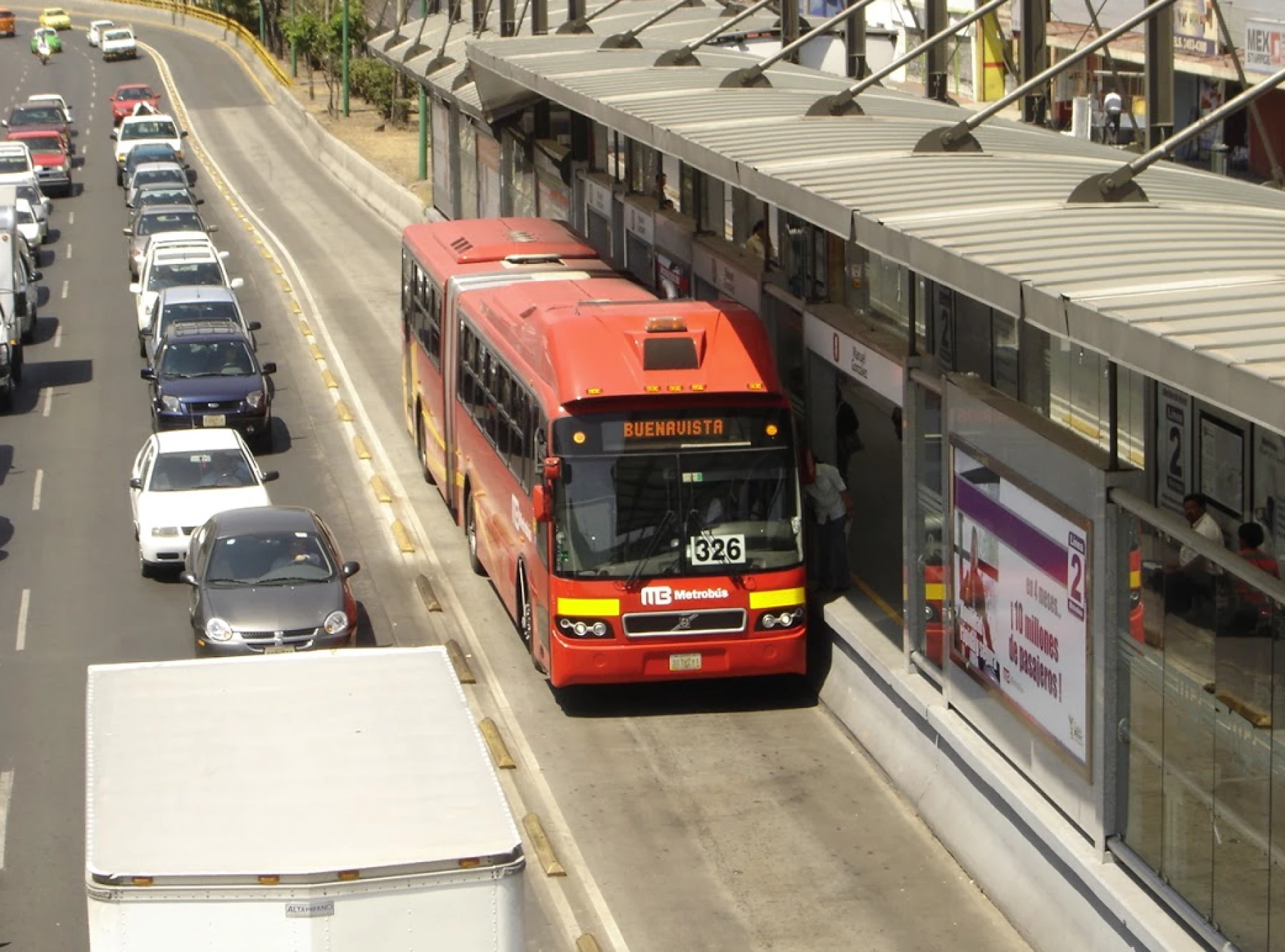 ¿Qué ocurre si transitas en el carril del Metrobús? Entérate