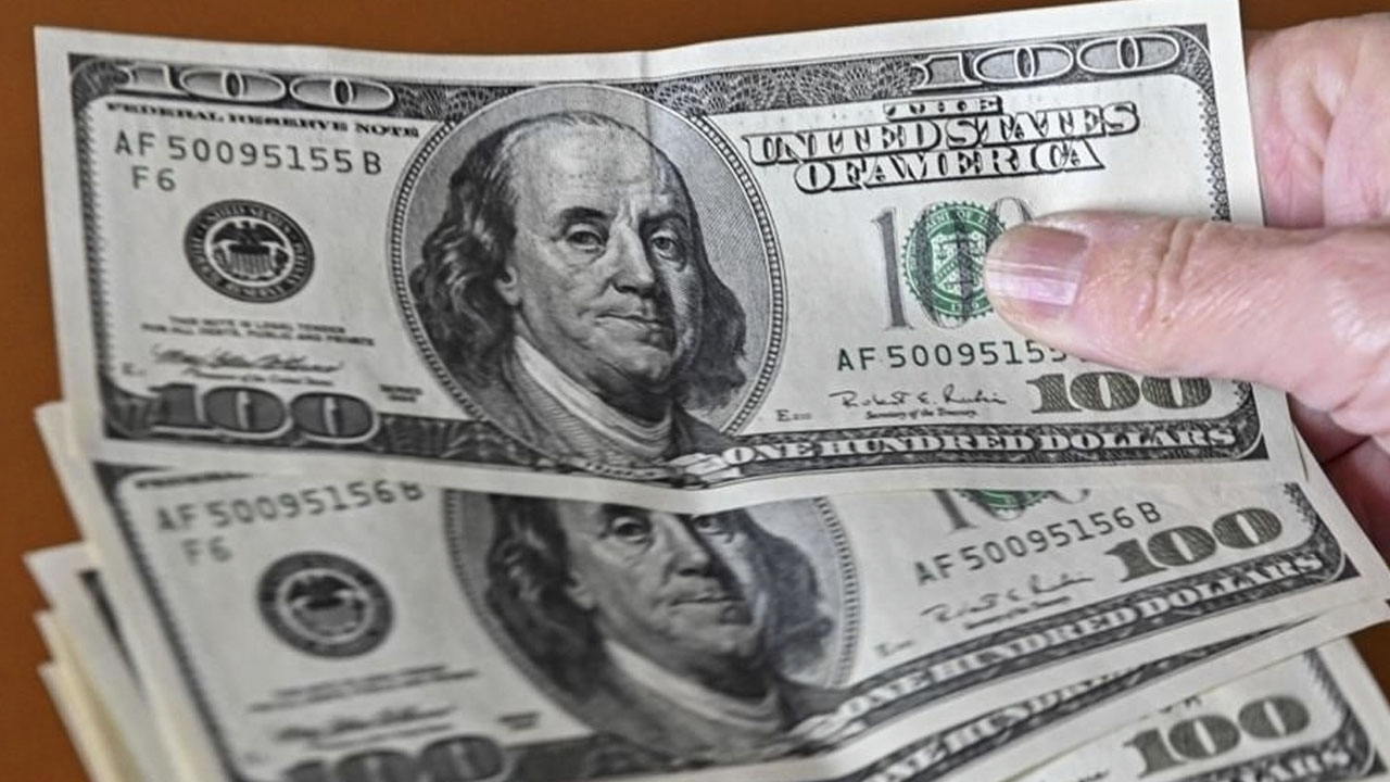 Dólar pone freno y gana en cierre de cotización hoy 18 de enero de 2023 en México