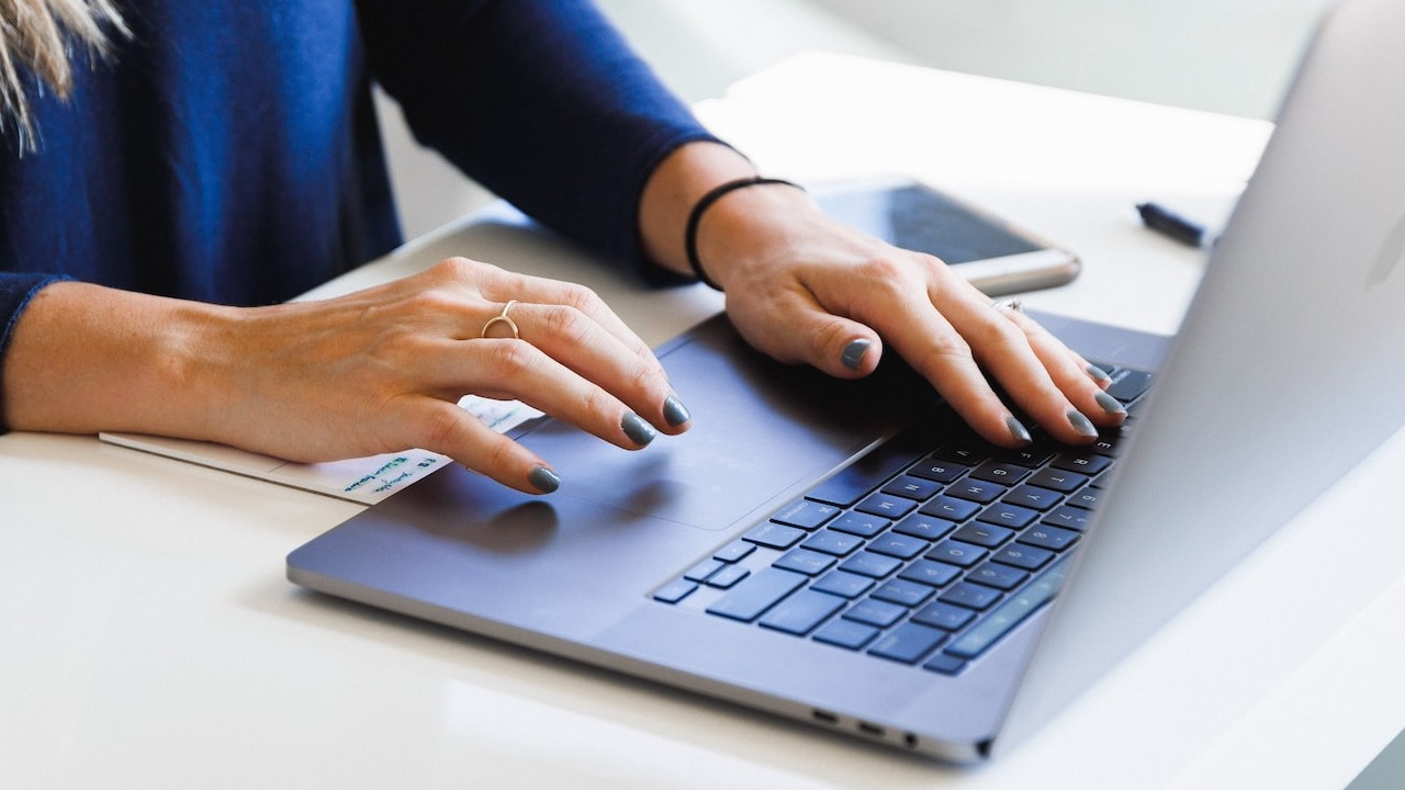 ¿Es posible renovar mi firma electrónica del SAT en línea?