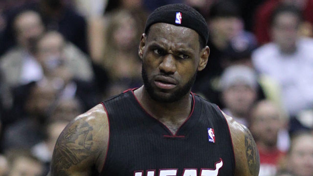 Camiseta de Lebron James se subasta por más de 3 millones de dólares