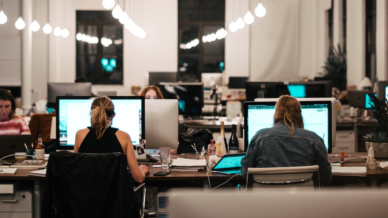 ¿Es legal que reduzcan mi salario sin avisarme?