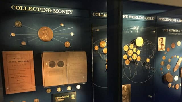¿Cuál es y dónde se encuentra la mayor colección de billetes y monedas del mundo?