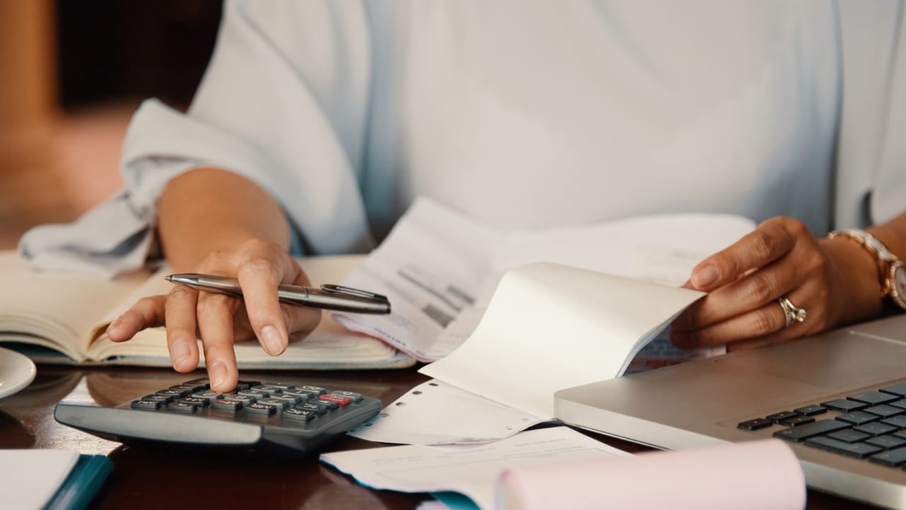 ¿Cuánto cobra un contador por declaración anual al SAT?