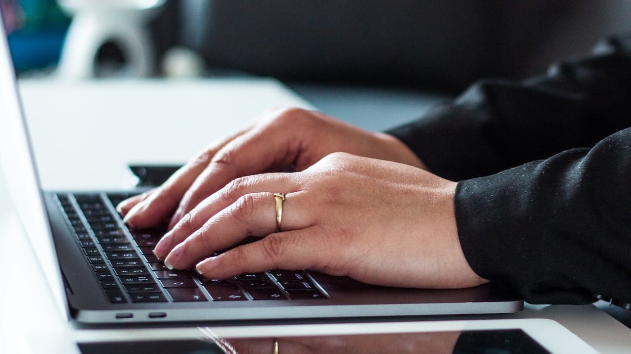 Trabaja en la embajada de EU en México y gana 60 mil pesos