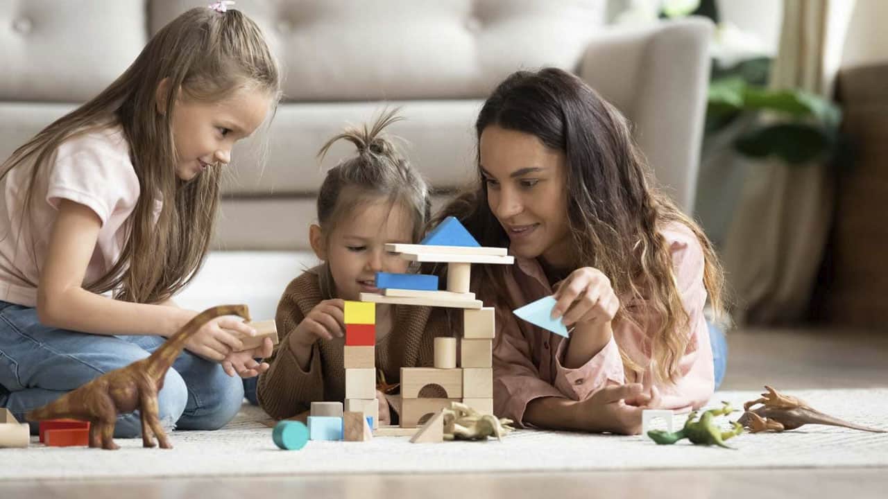 ¿Estudiar y ser niñera en EU? Requisitos para viajar de intercambio y ganar 500 USD