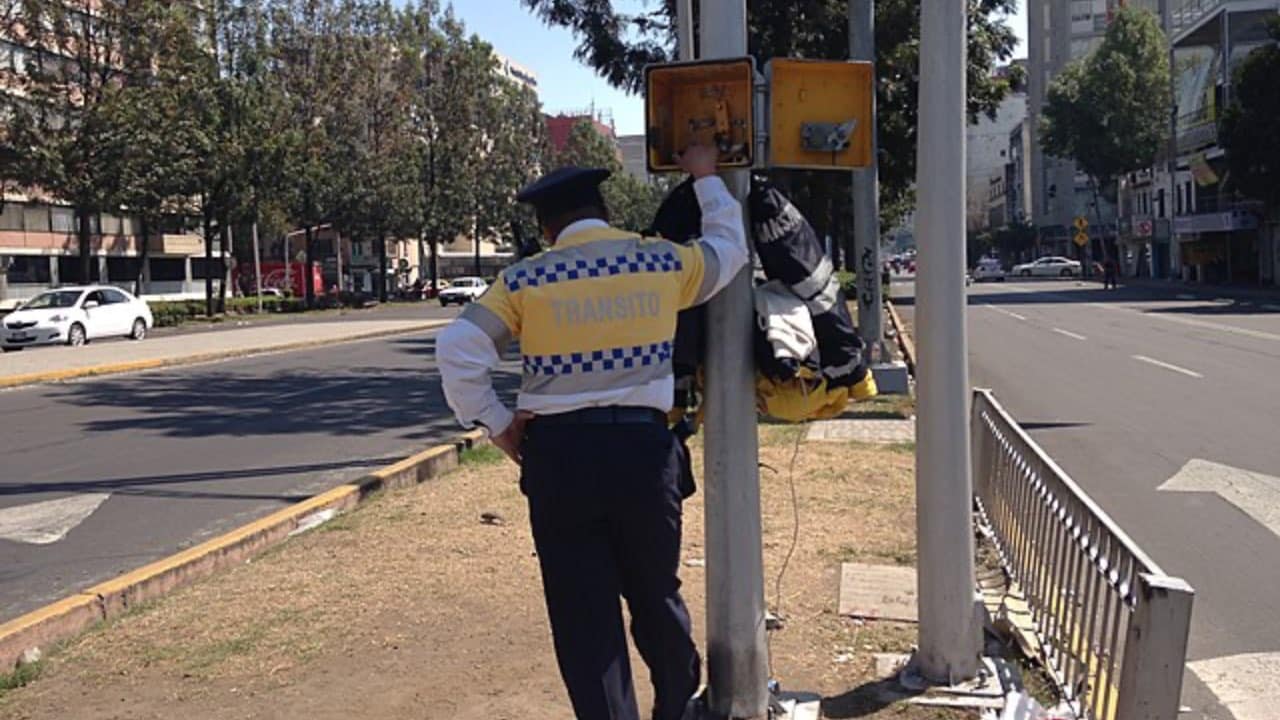 ¿Cuál es el proceso que debe seguir un policía para ponerte una multa de Tránsito?