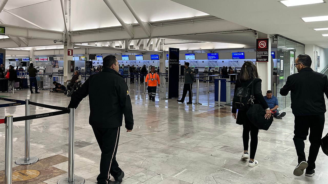 Horarios de vuelos generan incertidumbre a usuarios del AICM