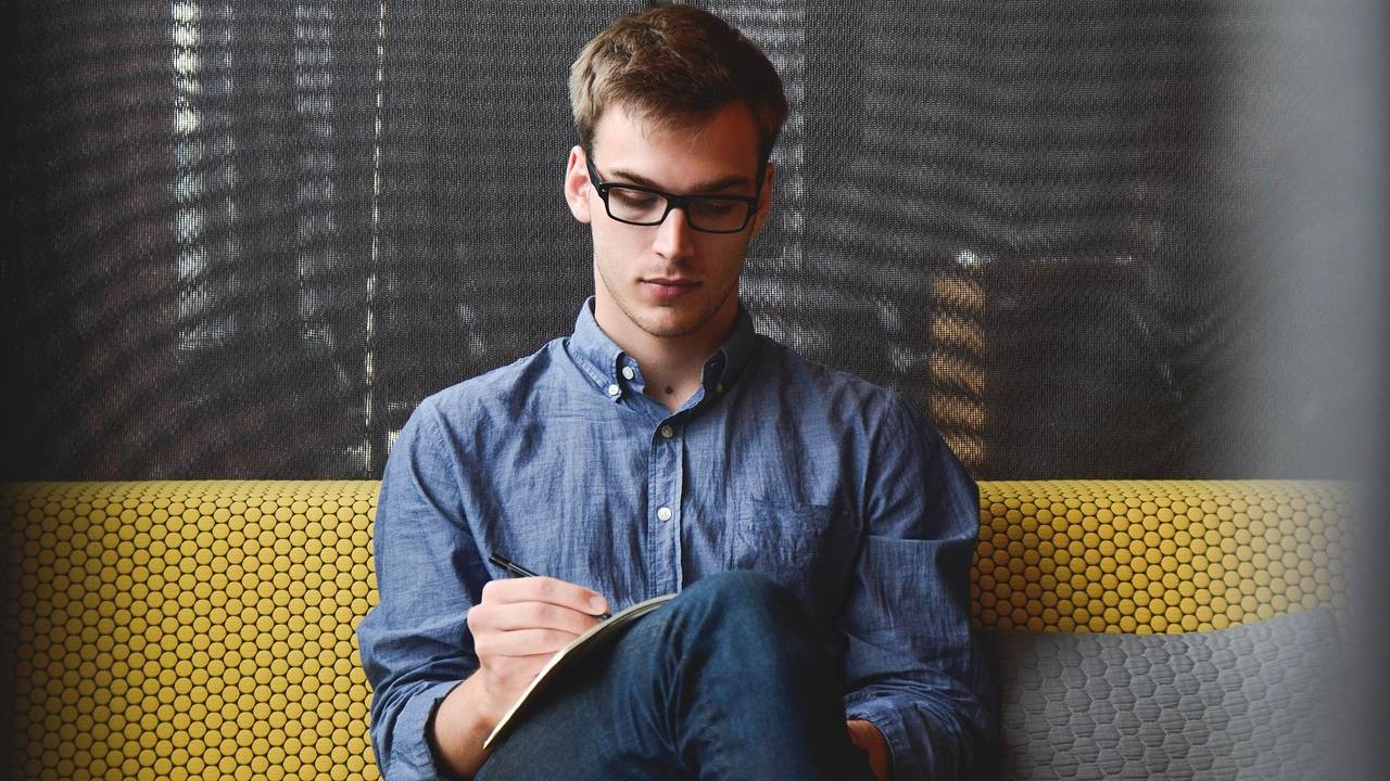 Evita caer en el fraude de un falso gestor de Infonavit