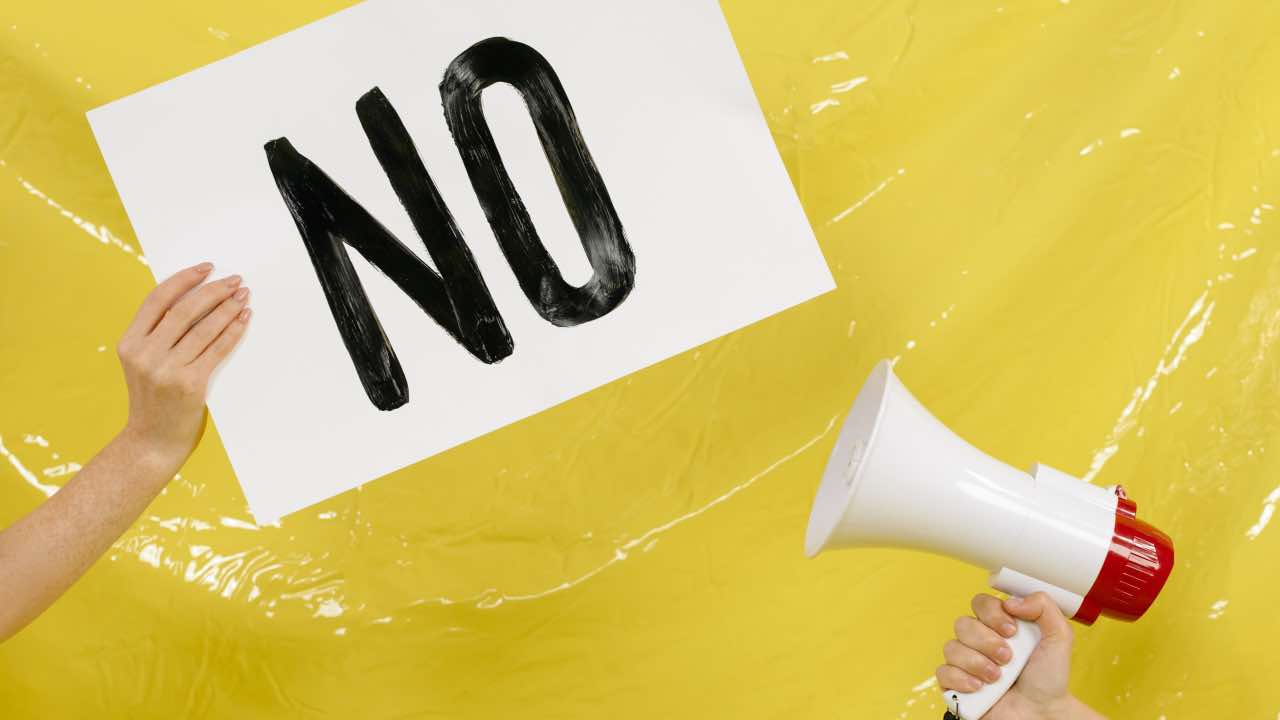 Aprender a decir “no”: Una estrategia para cuidar tu dinero