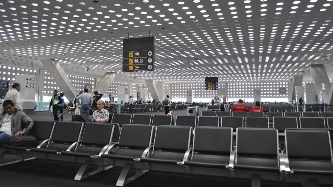 Hay diversos vuelos de la terminal 2 del AICM
