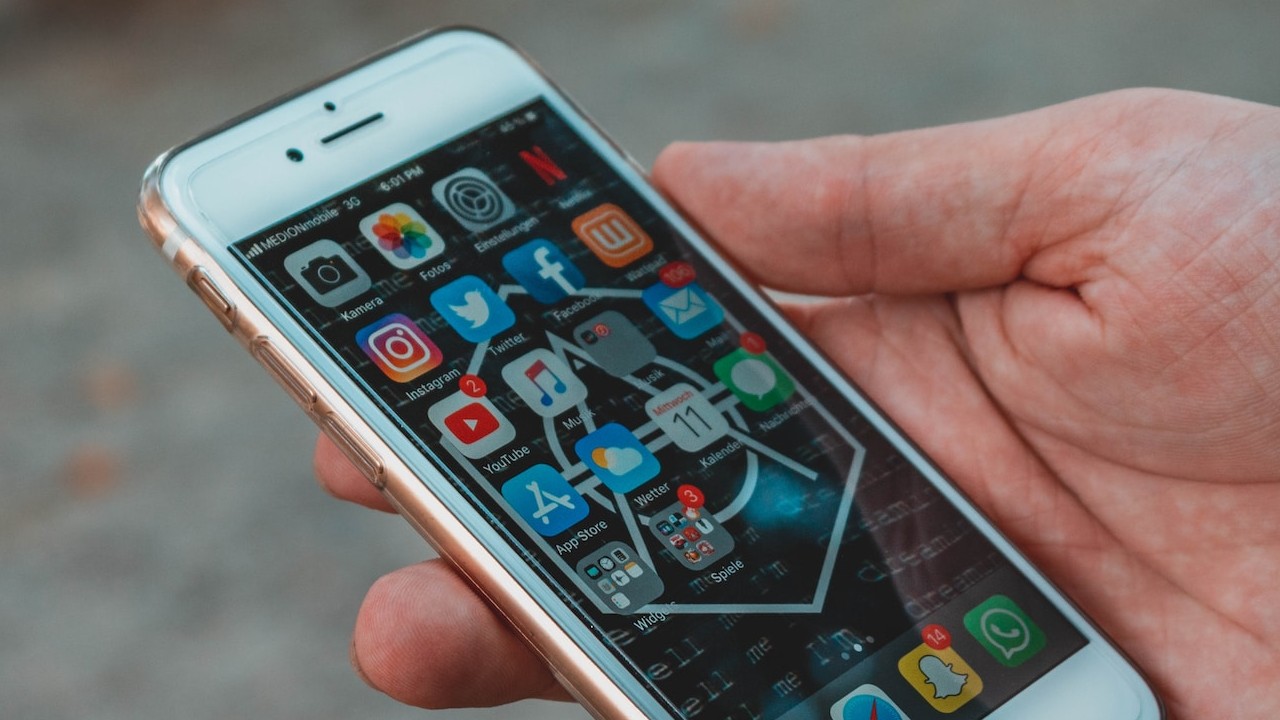 ¿Tu celular cambio de horario al iniciar abril? Descubre por qué