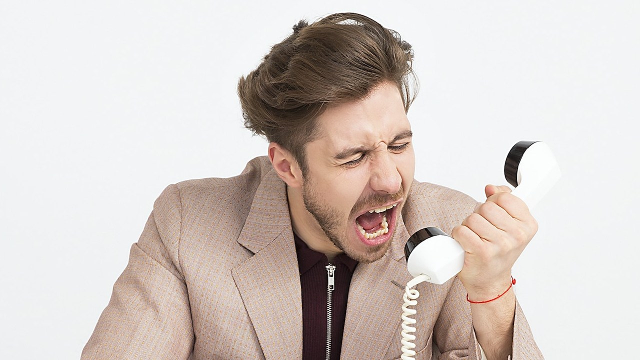 ¿Qué puedo hacer para dejar de recibir llamadas del banco?