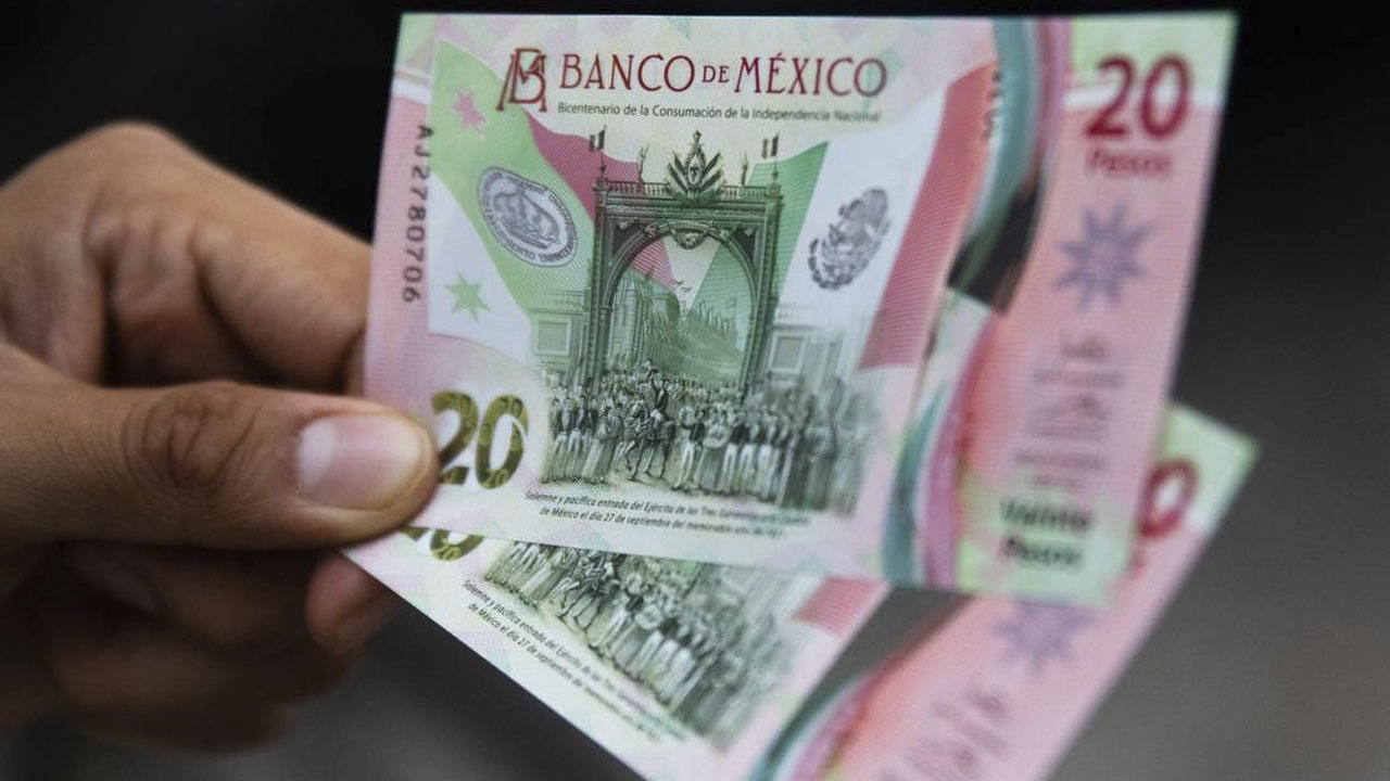 Pareja de nuevos billetes mexicanos se venden en 70 mil pesos