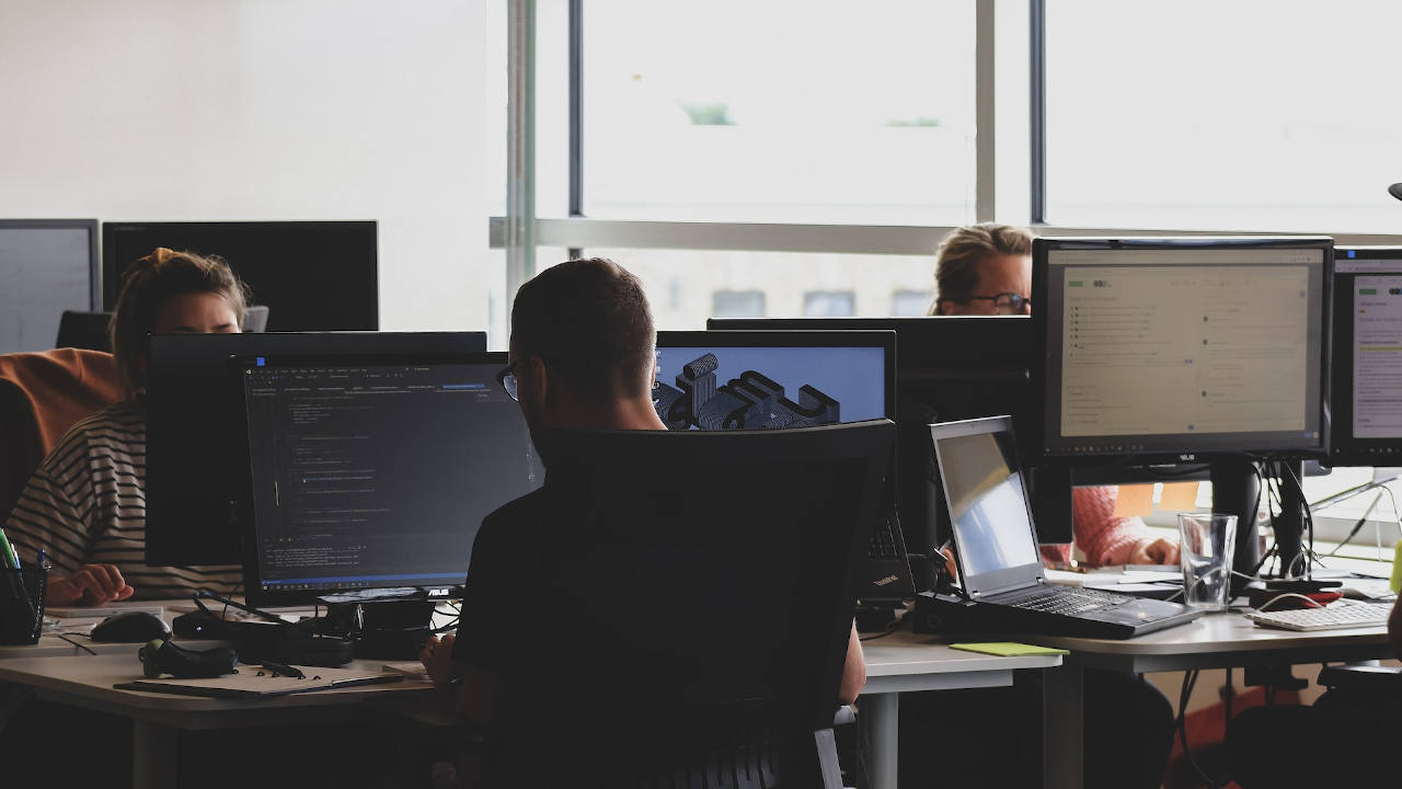 ¿Buscas tu primer empleo? Conoce por dónde empezar