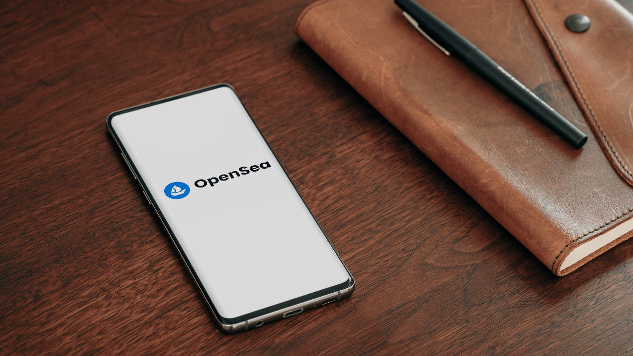 Condenan a ex gerente de OpenSea por operar NFTs con información privilegiada